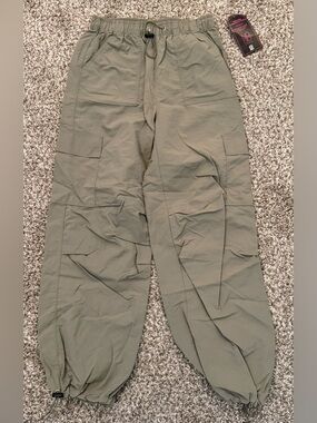 Women’s No Boundaries Parachute Pants ~ Green Size XS NWT